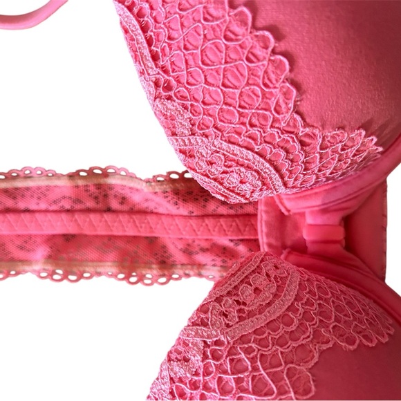 VS Pink Lace Women's Bra - Picture 2 of 5